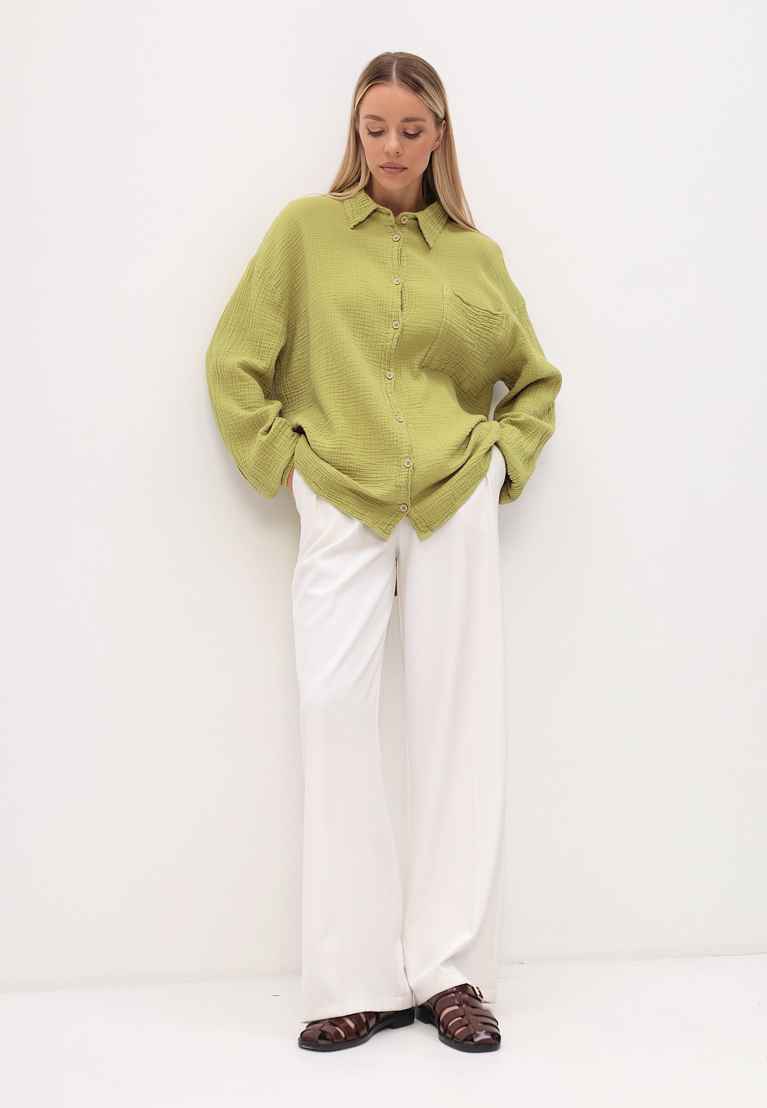 Women's summer and leisure fashion shirt made of casual muslin 