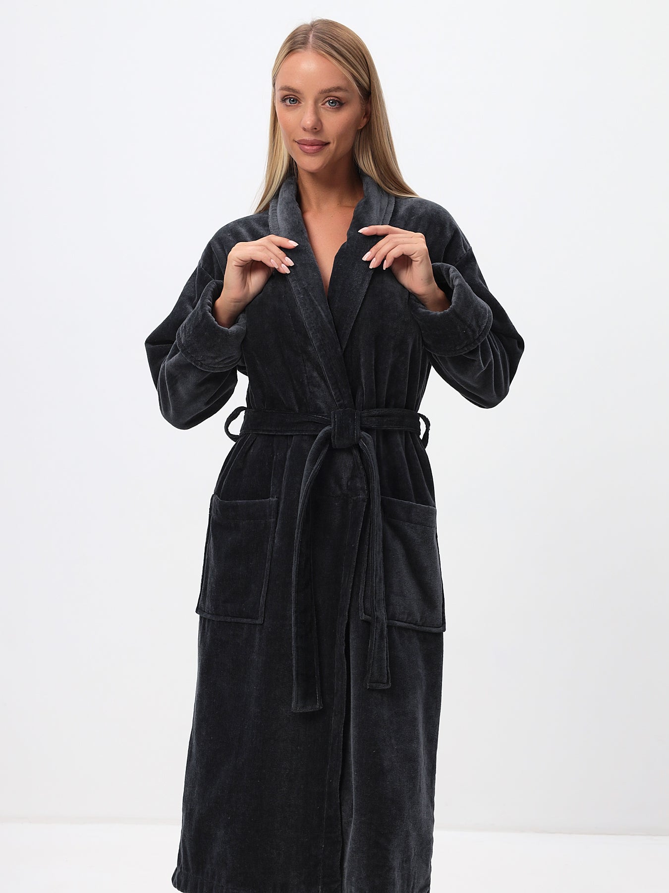 Edeler Schalkragen Damenbademantel aus hochwertiger Baumwolle in Velour