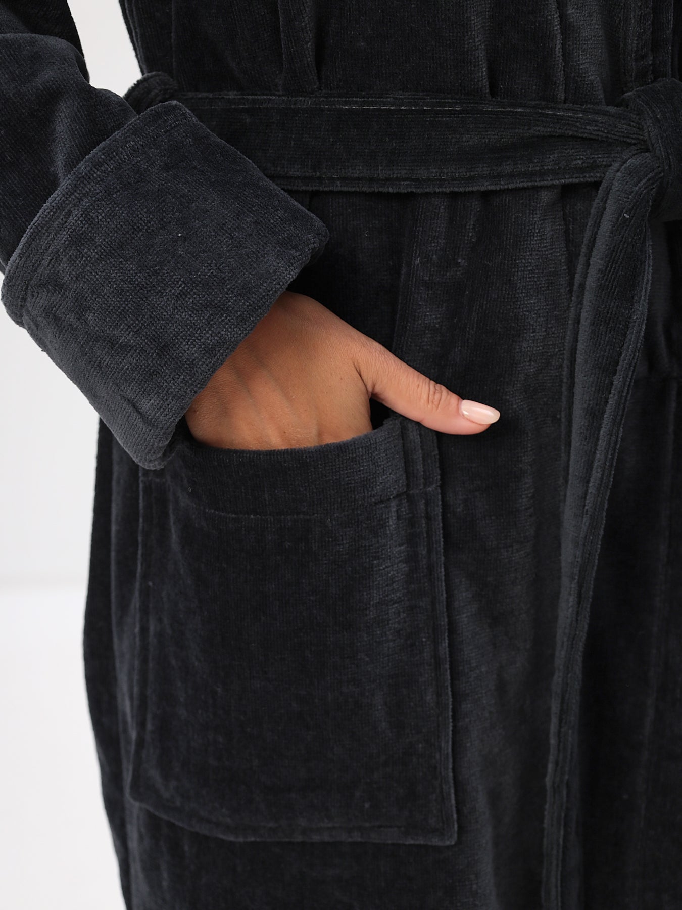 Edeler Schalkragen Damenbademantel aus hochwertiger Baumwolle in Velour