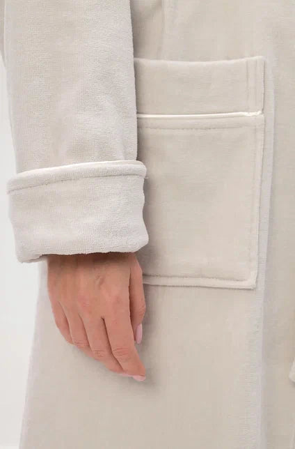 Premium Kapuzen-Bademantel aus 100% Baumwoll-Velours