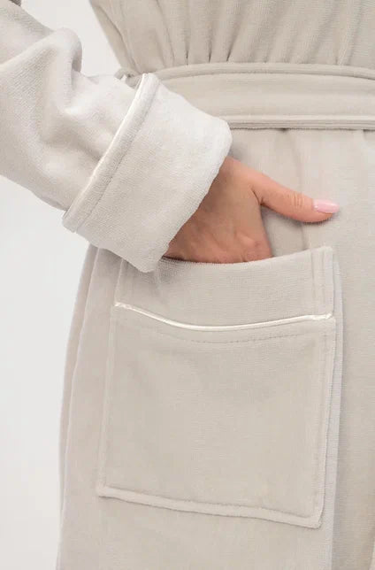 Premium Kapuzen-Bademantel aus 100% Baumwoll-Velours