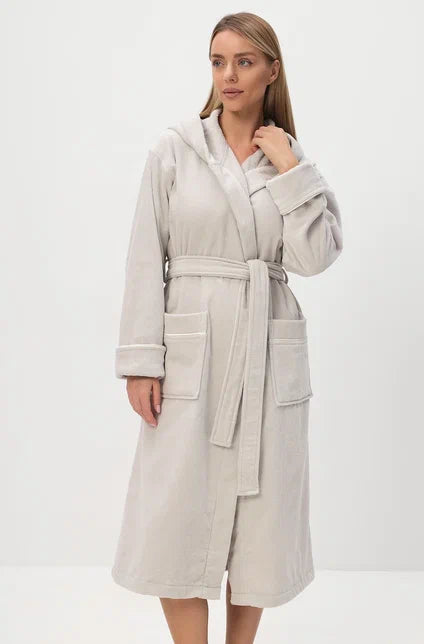 Premium Kapuzen-Bademantel aus 100% Baumwoll-Velours