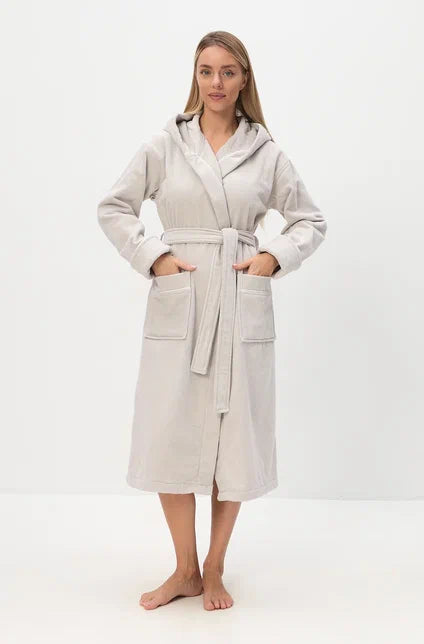 Premium Kapuzen-Bademantel aus 100% Baumwoll-Velours