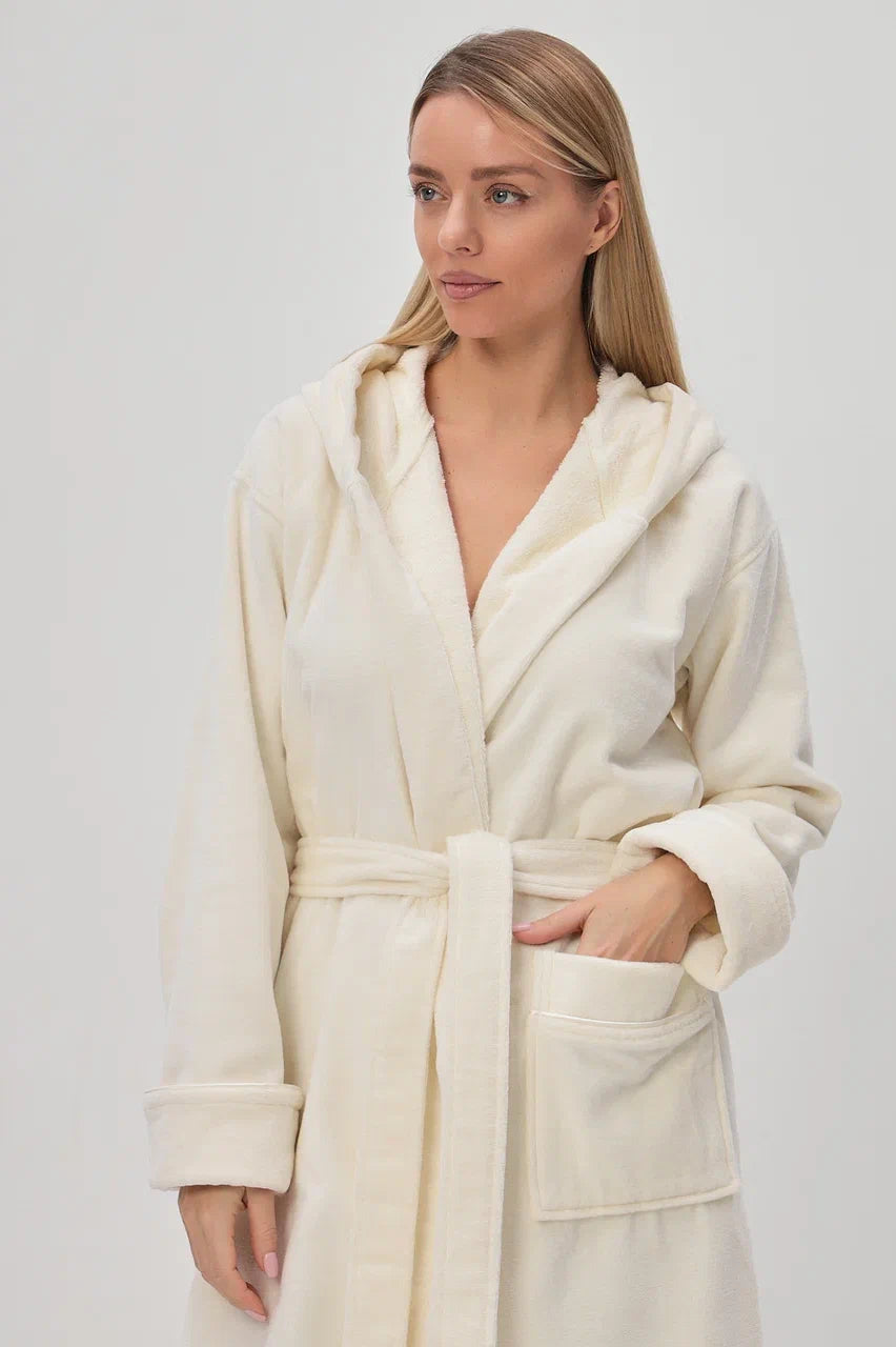 Premium Kapuzen-Bademantel aus 100% Baumwoll-Velours