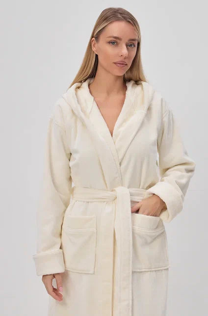 Premium Kapuzen-Bademantel aus 100% Baumwoll-Velours