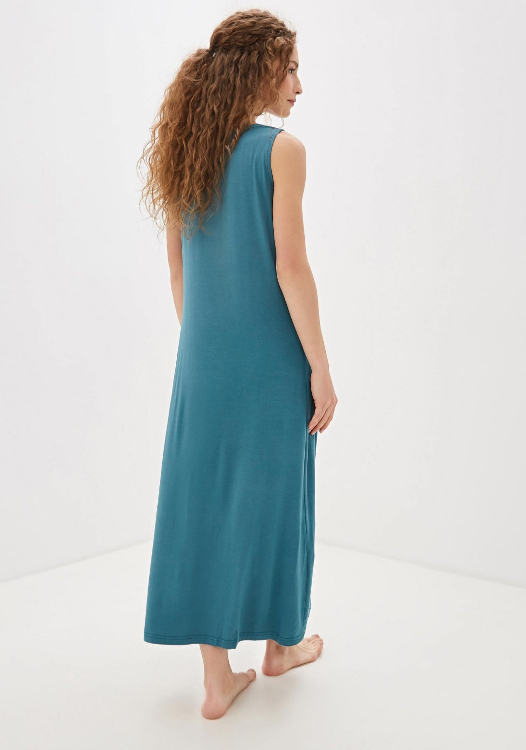 Nachtkleid aus Bambusviskose mit einer feinen Spitze an der Schulter