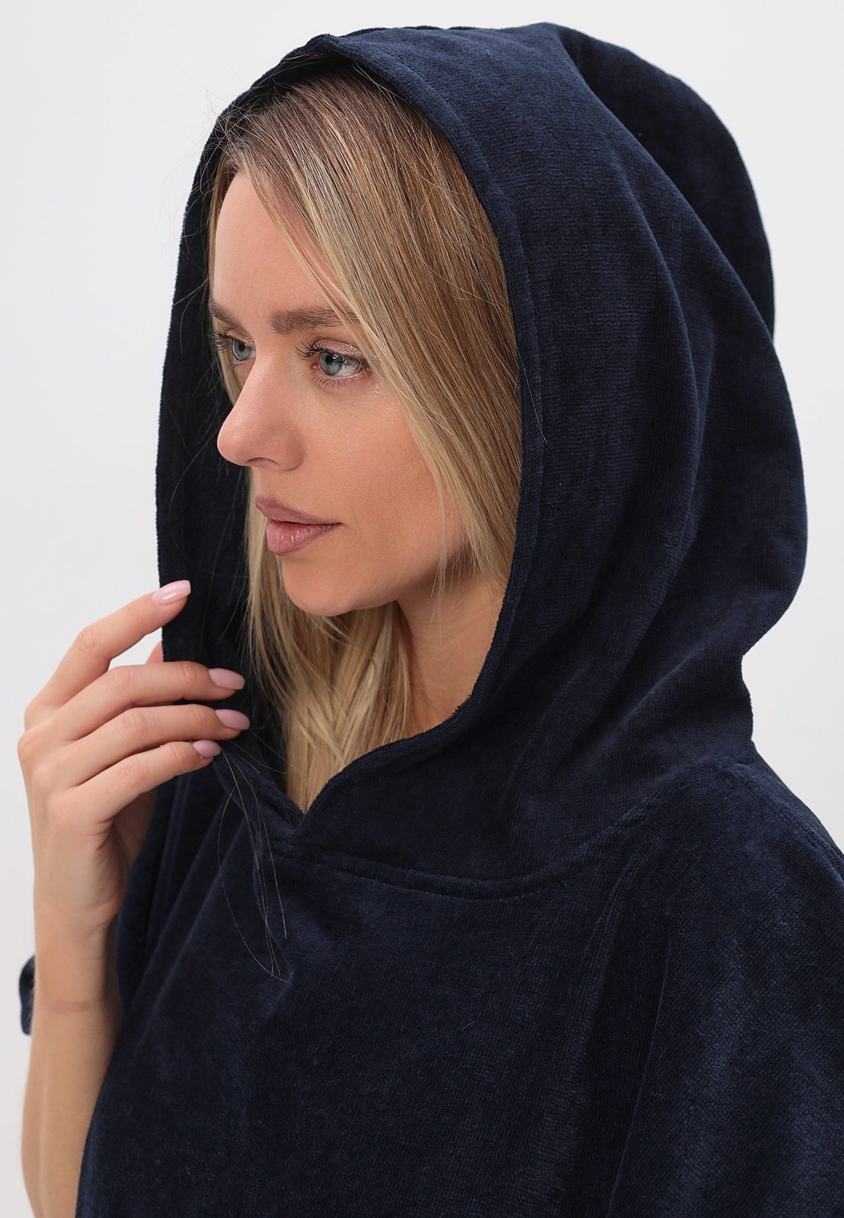 Men's poncho with hood made of 100% cotton 