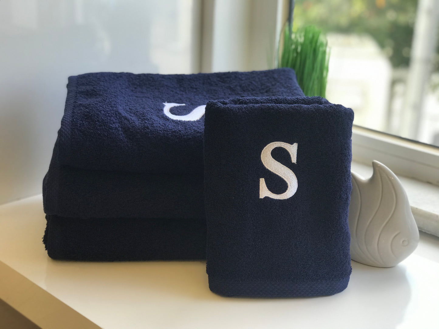 Premium towel - With elegant embroidery letter "S" - Versatile, sustainable, absorbent &amp; quick-drying - 100% cotton - Navy blue 