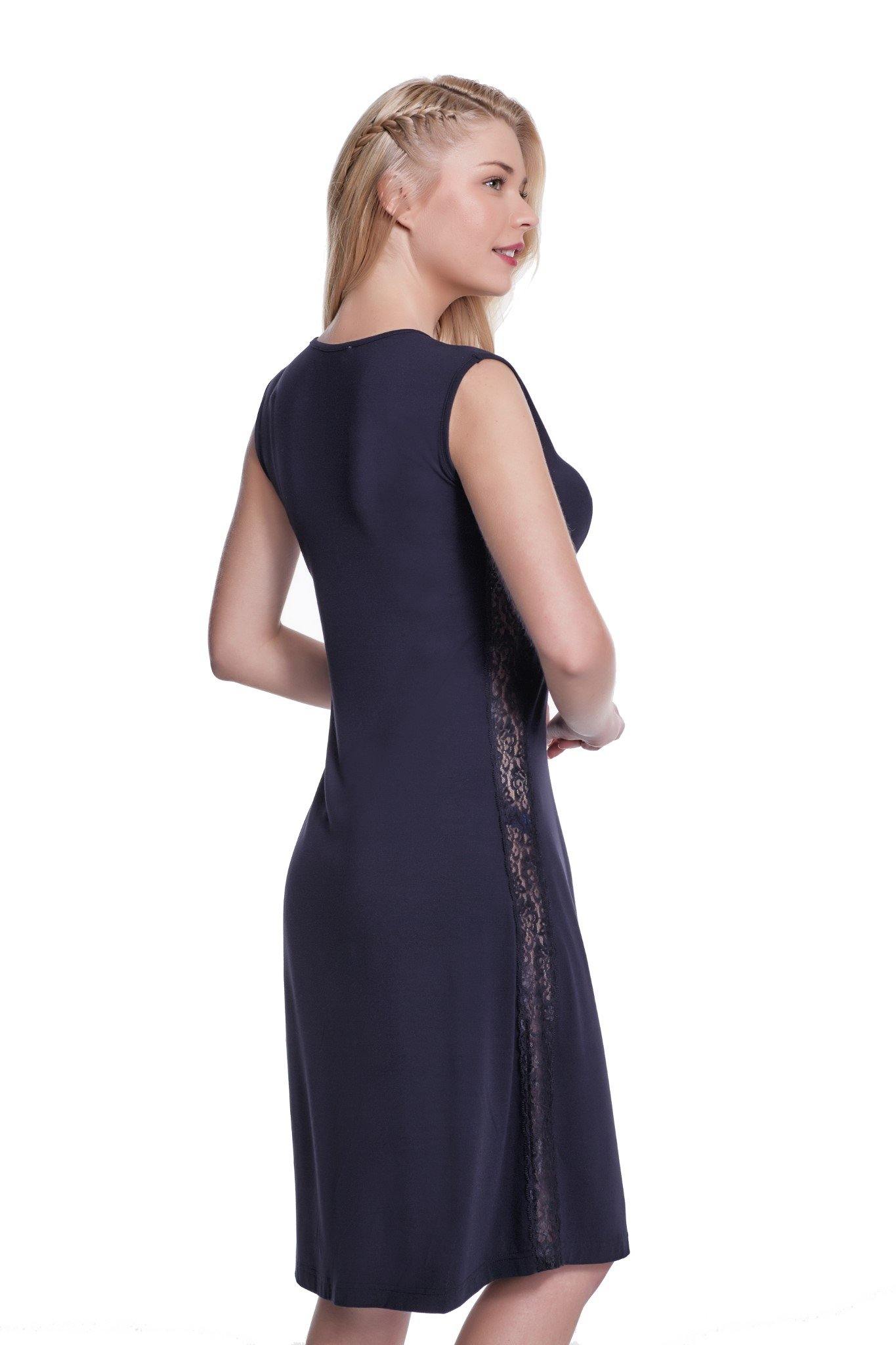 Exklusives Nachtkleid mit Spitzenbesetzten Längsseiten - Luisa Moretti