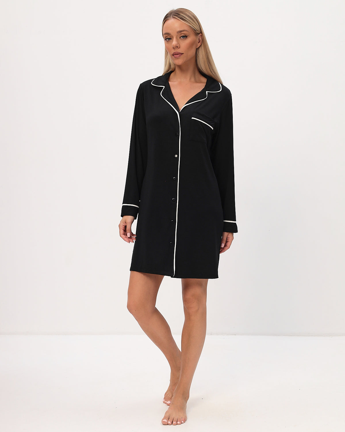 Nightdress made of bamboo viscose with a fine lace on the shoulder
