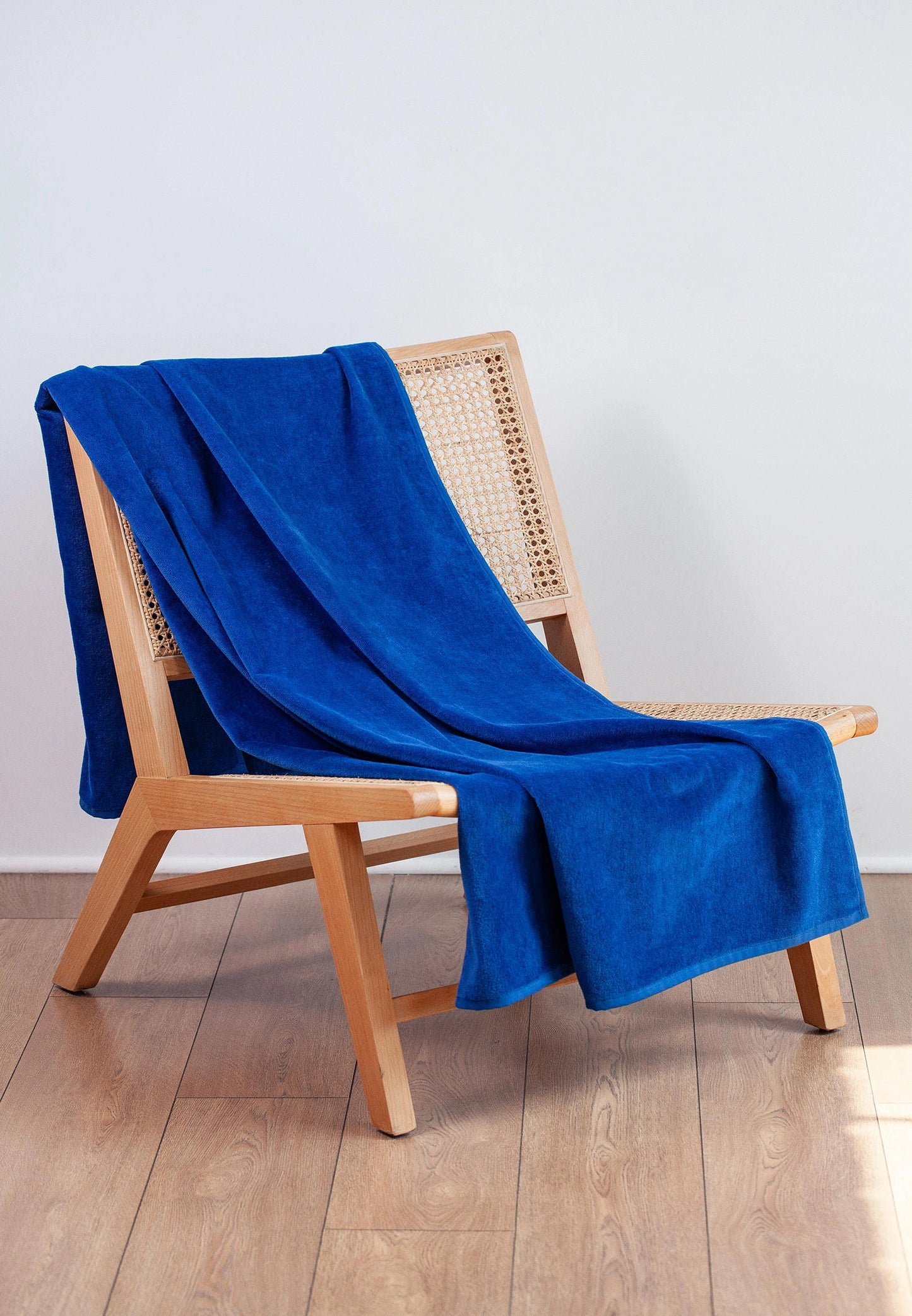 Premium Handtuch - Vielseitig, Nachhaltig, Saugstark - 100% Baumwolle - Strand, Bade, Dusch, Yoga, Spa & Reise-Tuch (90 x 170 cm)  Royalblau