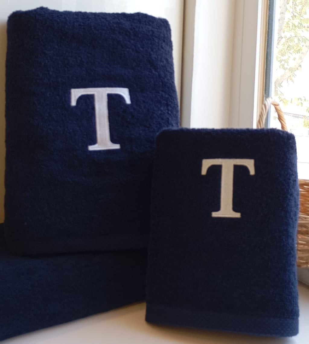 Premium towel - With elegant embroidery letter "T" - Versatile, sustainable, absorbent &amp; quick-drying - 100% cotton - Navy blue 