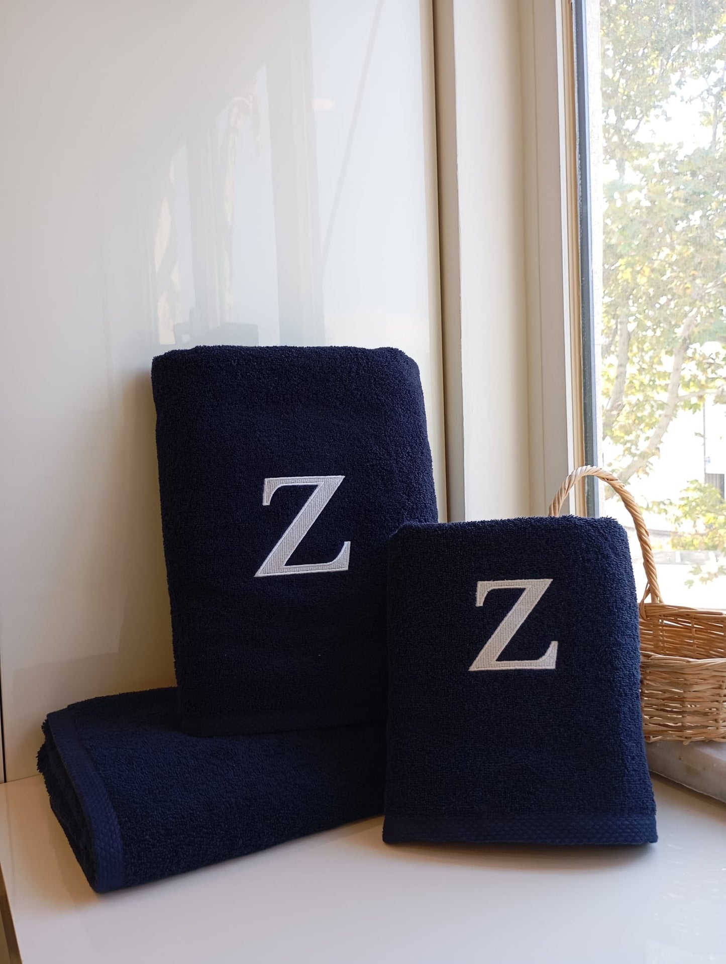 Serviette haut de gamme - avec élégante lettre "Z" brodée - polyvalente, durable, absorbante et à séchage rapide - 100 % coton - bleu marine 