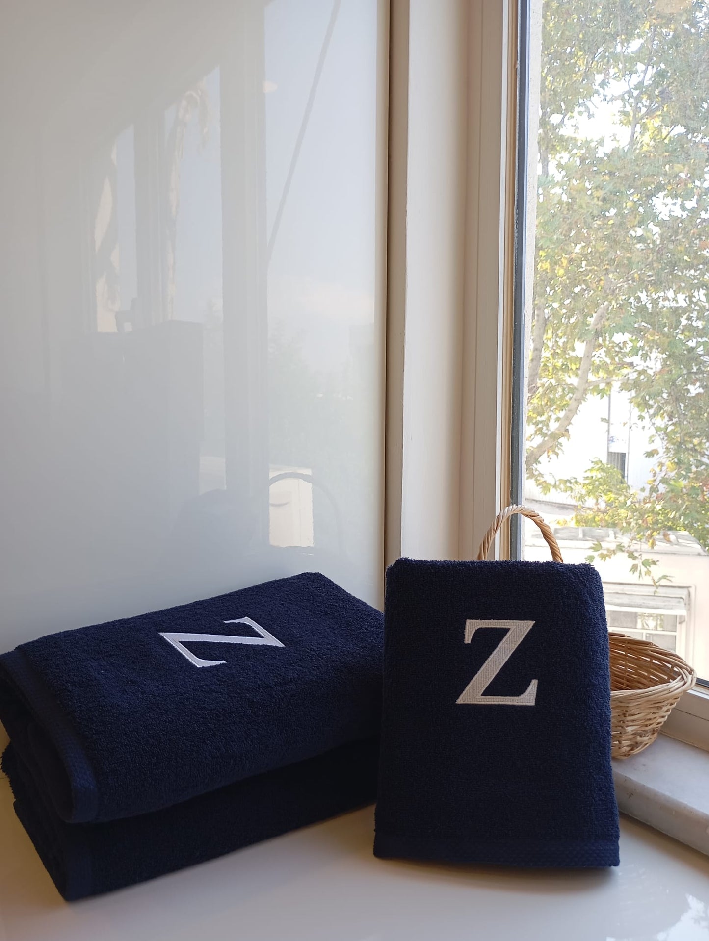 Serviette haut de gamme - avec élégante lettre "Z" brodée - polyvalente, durable, absorbante et à séchage rapide - 100 % coton - bleu marine 