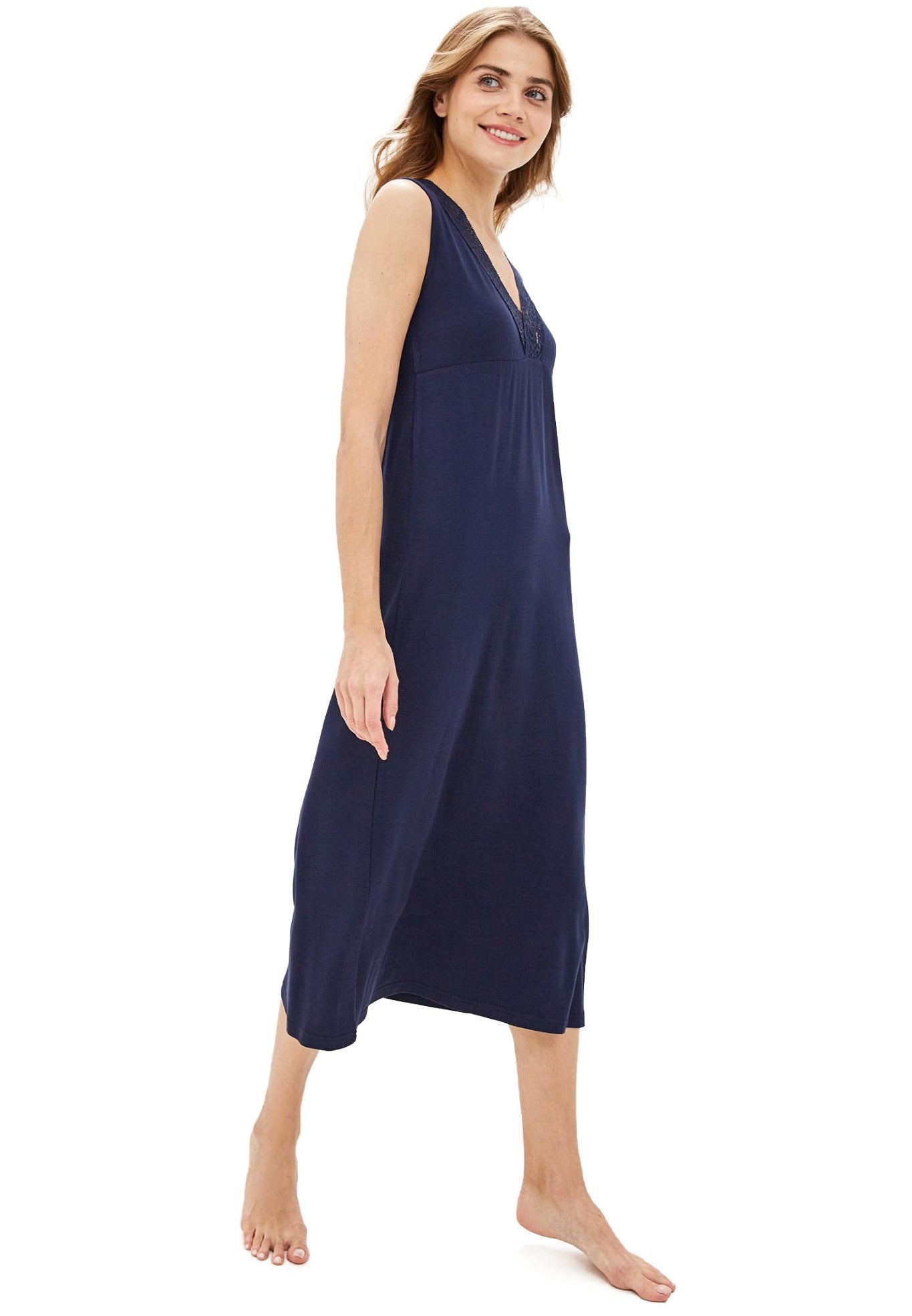 Exklusives Nachtkleid mit einer feinen Spitze am V-Ausschnitt LMS-6038