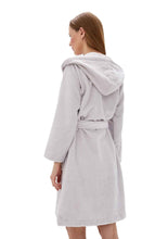 Lade das Bild in den Galerie-Viewer, Damen Bademantel aus Velour mit Kapuze aus Mikrofaser-Baumwolle
