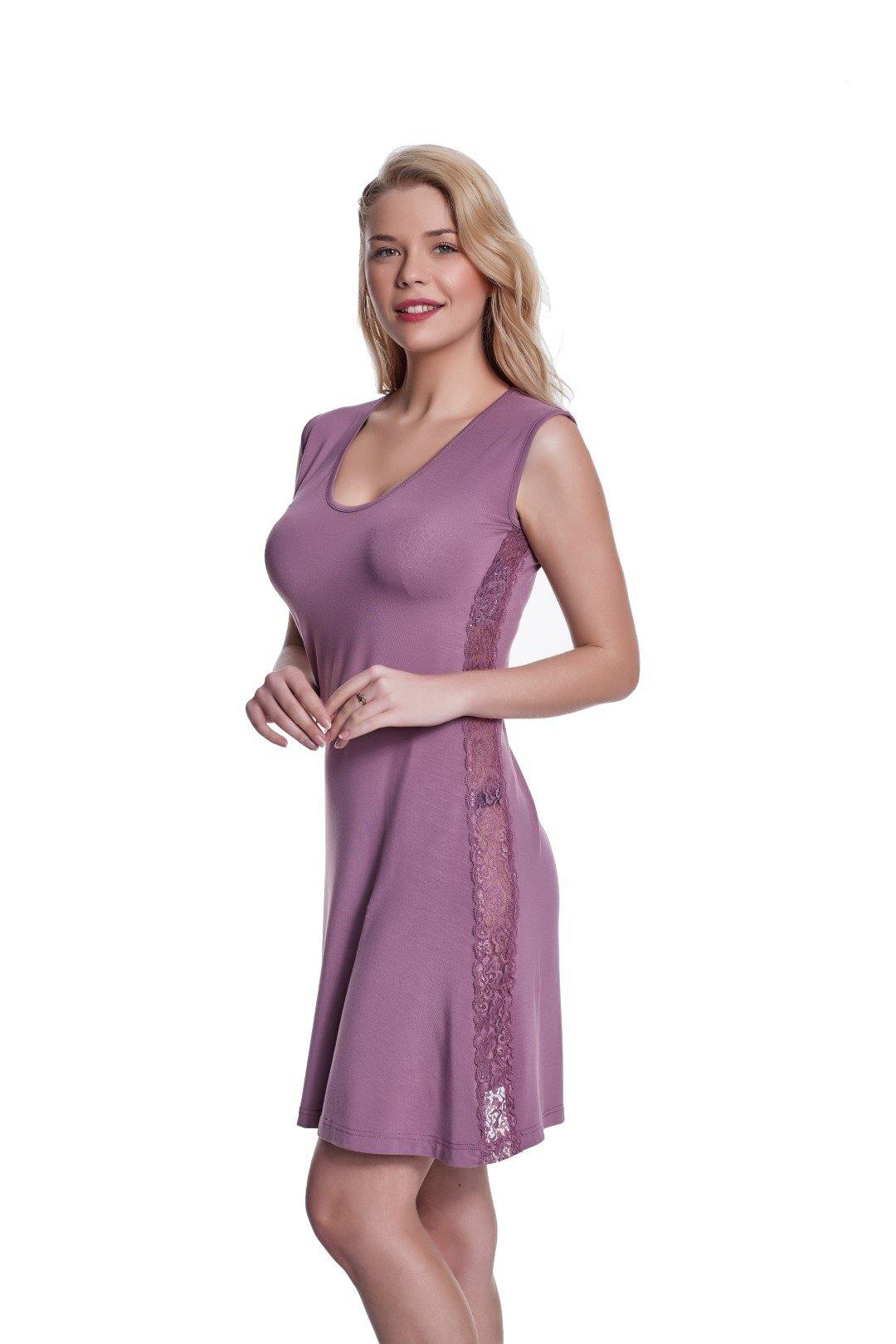 Exklusives Nachtkleid mit Spitzenbesetzten Längsseiten - Luisa Moretti